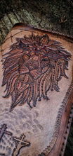 Carregar imagem no visualizador da galeria, Bíblia Capa Judah Carving